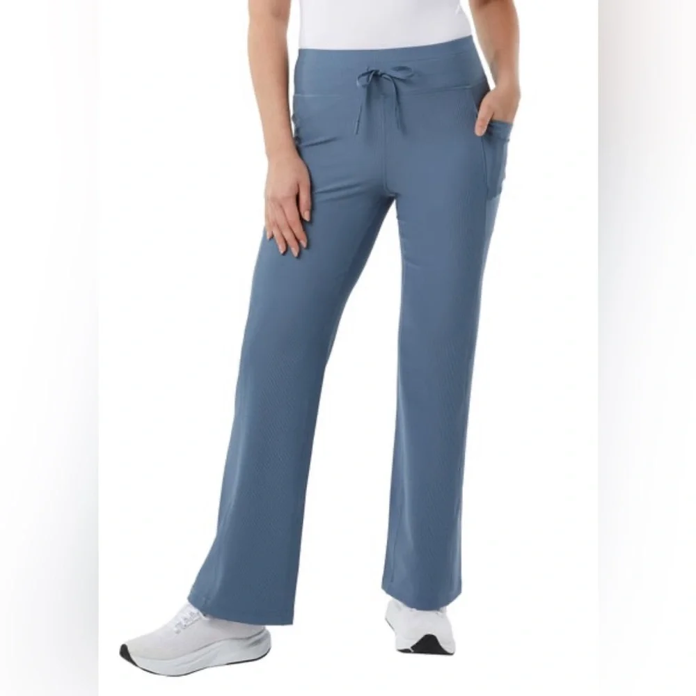 SOLD- NWT- 32 Degrees Women’s Active Semi-Flare Pant ✨ - Picture 1 of 3